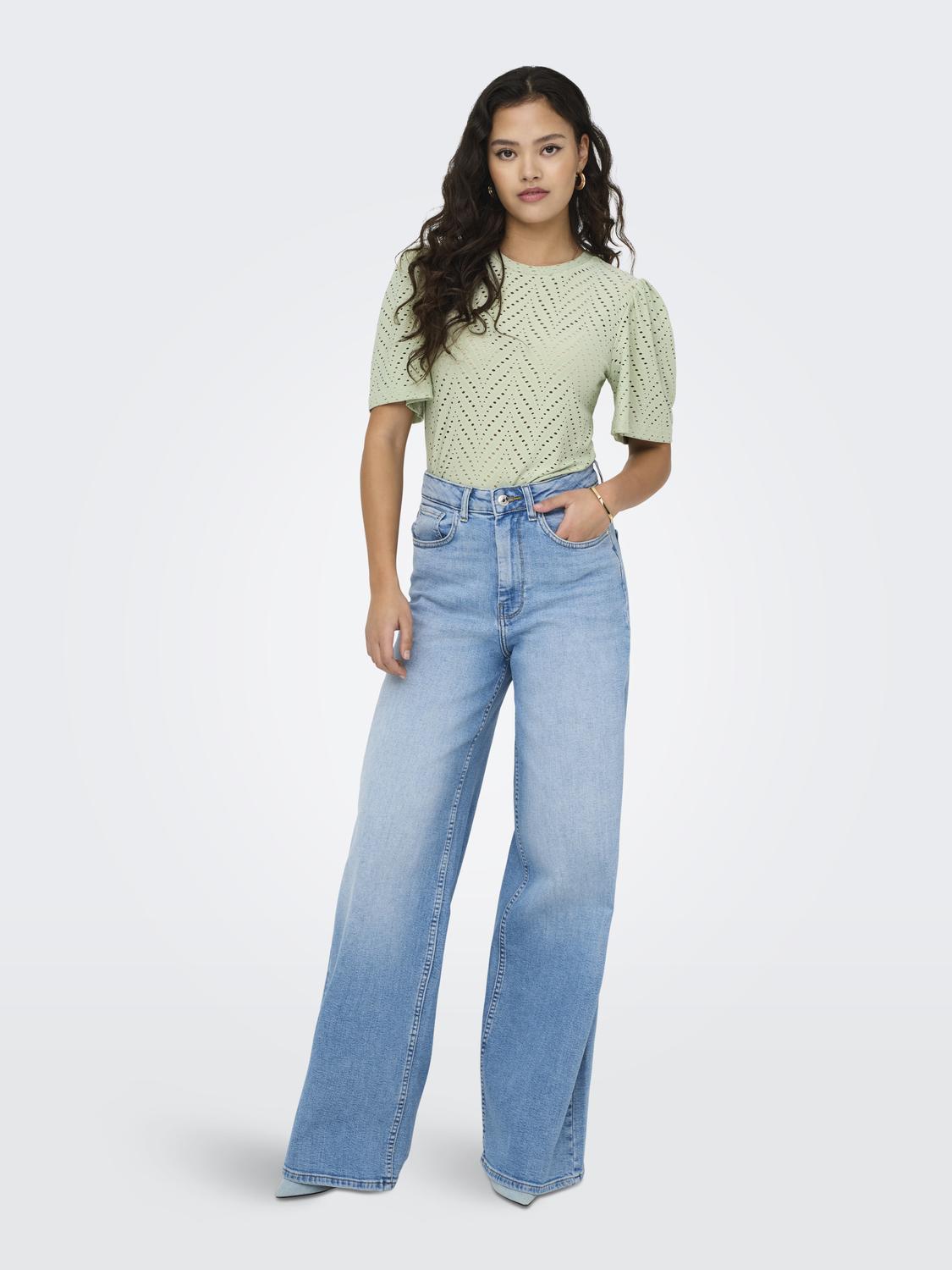 model_shot-front_full